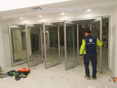 中轴门 珠江新城中轴旋转门案例