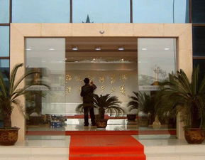 北京玻璃门安装指南 无框玻璃门与豪华旋转门的专业解析